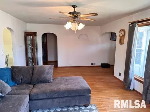 147 E Main St, Cuba, IL 61427 photo 7