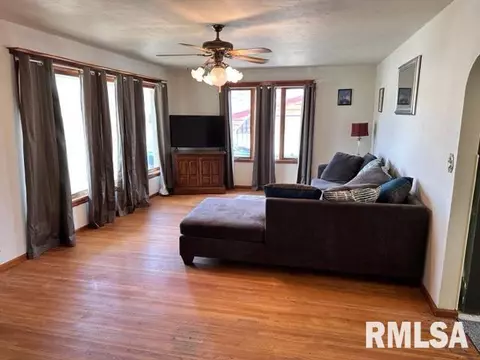 147 E Main St, Cuba, IL 61427 photo 6