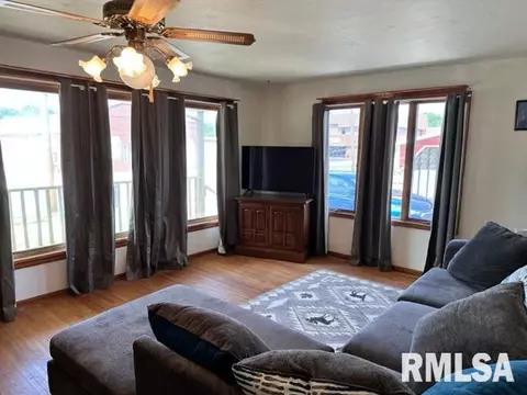 147 E Main St, Cuba, IL 61427 photo 4