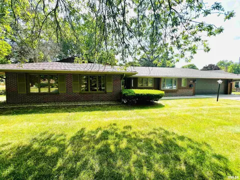 610 Lincoln Dr, Macomb, IL 61455