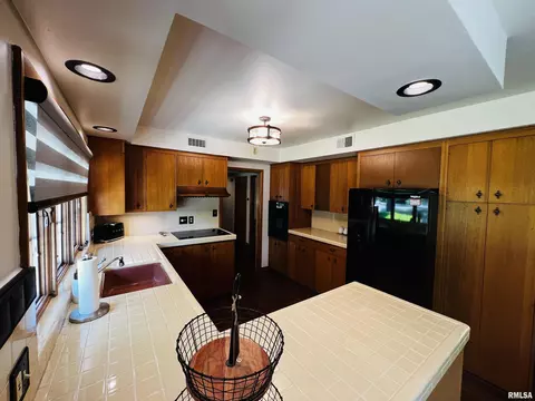 610 Lincoln Dr, Macomb, IL 61455 photo 6