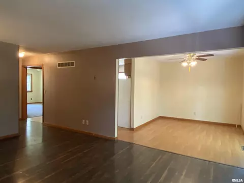 124 Doe Run, Macomb, IL 61455 photo 14