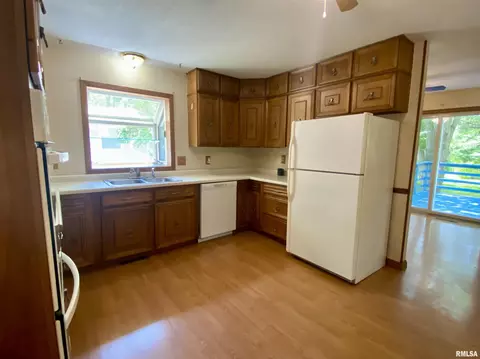 124 Doe Run, Macomb, IL 61455 photo 17
