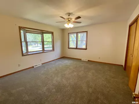 124 Doe Run, Macomb, IL 61455 photo 21