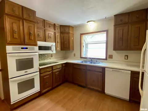 124 Doe Run, Macomb, IL 61455 photo 19