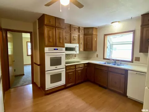 124 Doe Run, Macomb, IL 61455 photo 18