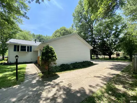 124 Doe Run, Macomb, IL 61455 photo 5