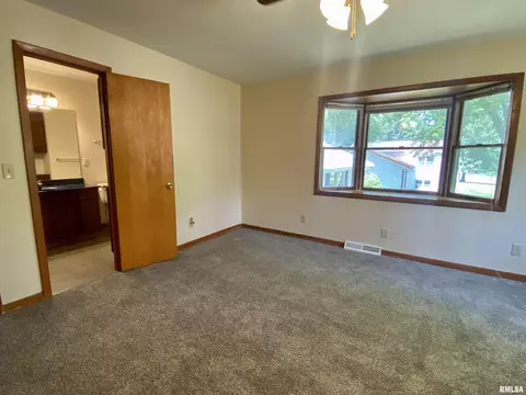 124 Doe Run, Macomb, IL 61455 photo 23