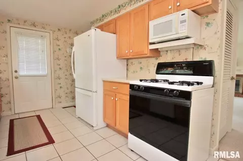 109 Devonshire Rd, Washington, IL 61571 photo 14