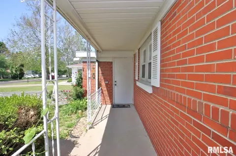 109 Devonshire Rd, Washington, IL 61571 photo 4