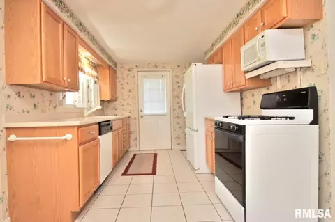 109 Devonshire Rd, Washington, IL 61571 photo 13