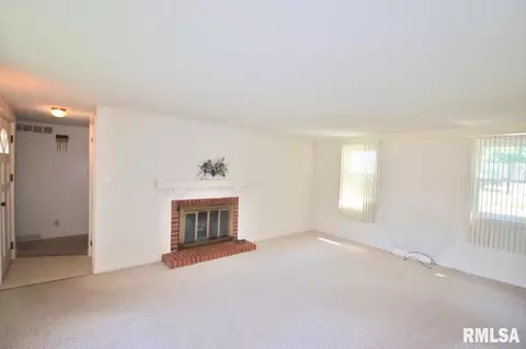 109 Devonshire Rd, Washington, IL 61571 photo 24