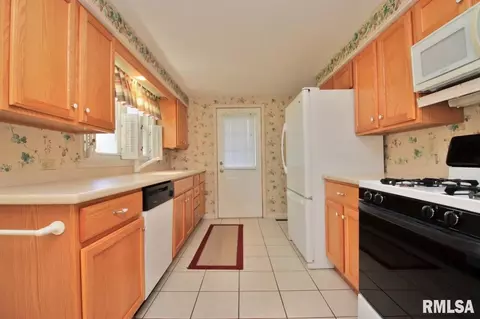 109 Devonshire Rd, Washington, IL 61571 photo 12