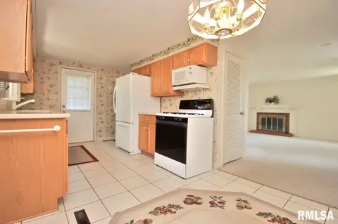 109 Devonshire Rd, Washington, IL 61571 photo 18