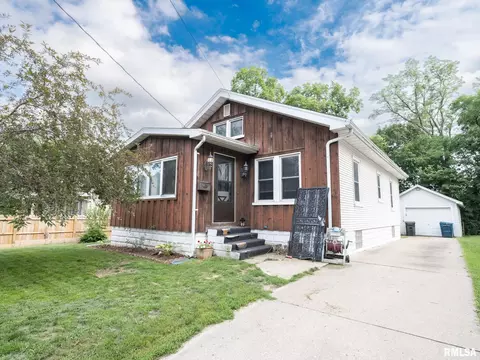 111 Fairview Ave, East Peoria, IL 61611
