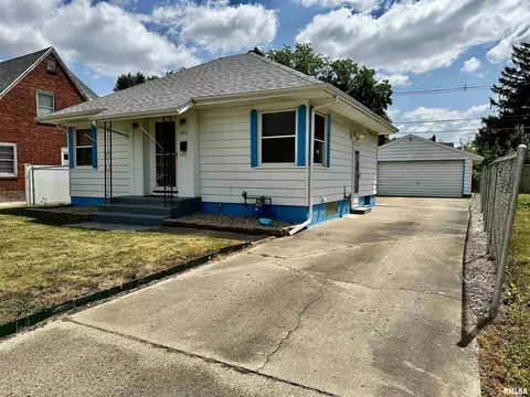 1226 Howard Ct, Pekin, IL 61554