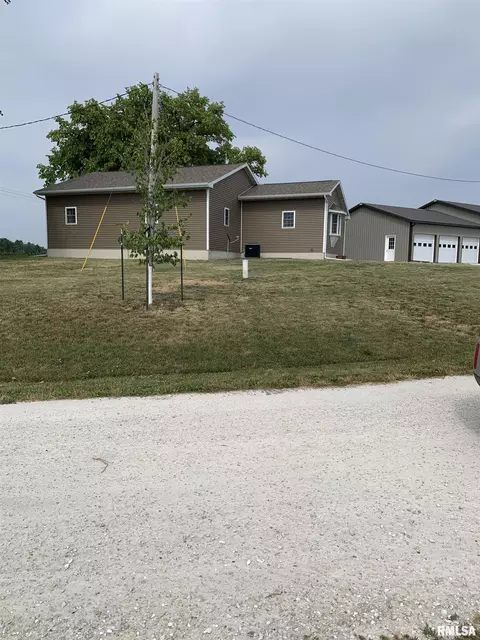 2416 E Il Hwy 9 Hwy, Avon, IL 61415