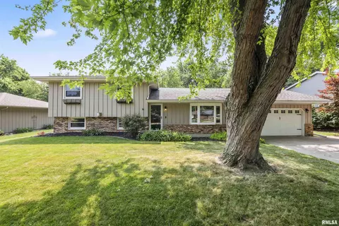 1300 Highview Rd, East Peoria, IL 61611