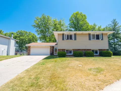 3600 W Castile Ct, Peoria, IL 61615