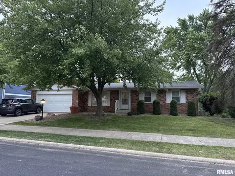 2436 W Carriage Ln, Peoria, IL 61614