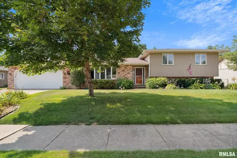 612 Taylor St, Morton, IL 61550