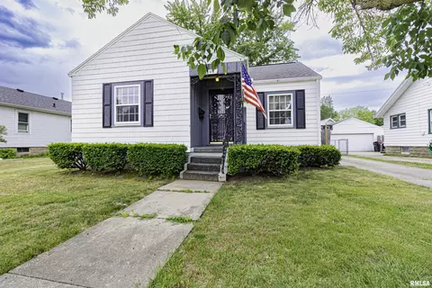 810 St Julian St, Pekin, IL 61554