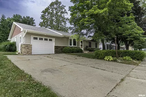 310 Grant Rd, Marquette Heights, IL 61554