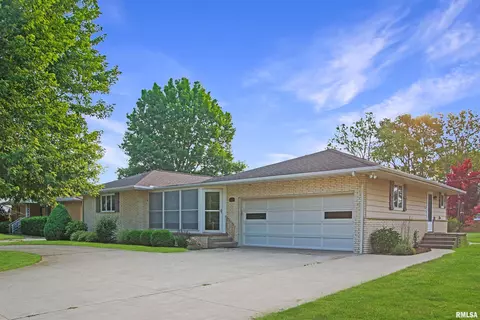 430 N Santa Fe Ave, Princeville, IL 61559