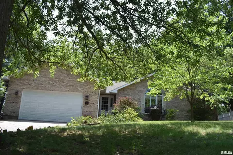 1413 Stacy Ln, Macomb, IL 61455 photo 3
