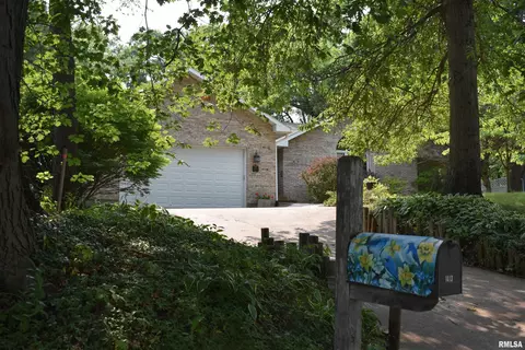 1413 Stacy Ln, Macomb, IL 61455 photo 2