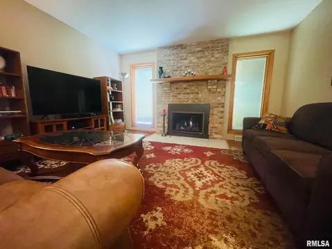 1413 Stacy Ln, Macomb, IL 61455 photo 9