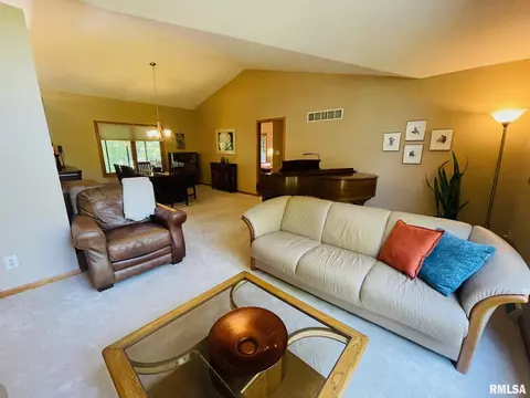 1413 Stacy Ln, Macomb, IL 61455 photo 6