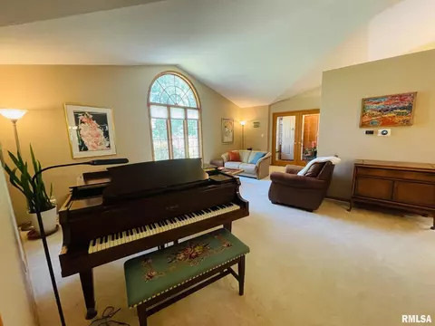 1413 Stacy Ln, Macomb, IL 61455 photo 7