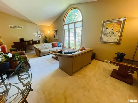 1413 Stacy Ln, Macomb, IL 61455 photo 5
