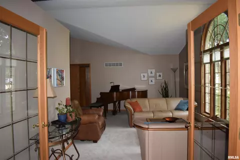 1413 Stacy Ln, Macomb, IL 61455 photo 4