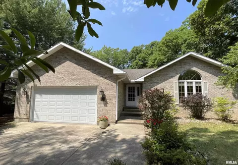 1413 Stacy Ln, Macomb, IL 61455