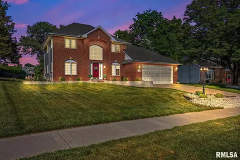 5122 N Rothmere Dr, Peoria, IL 61615