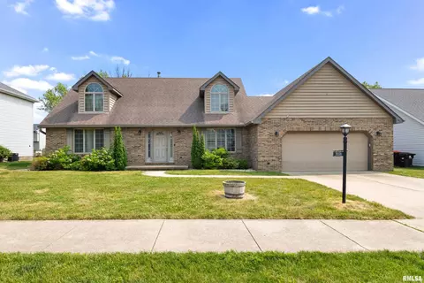 7071 N Aycliffe Dr, Peoria, IL 61614