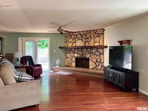 104 N 4th St, Dunlap, IL 61525 photo 4