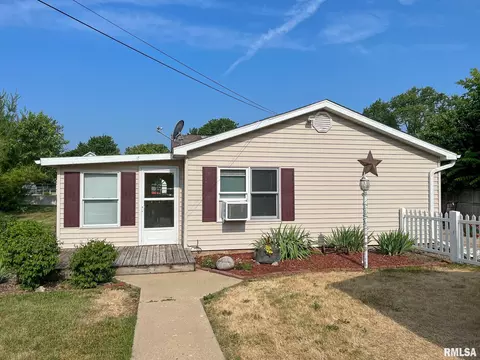 104 N 4th St, Dunlap, IL 61525