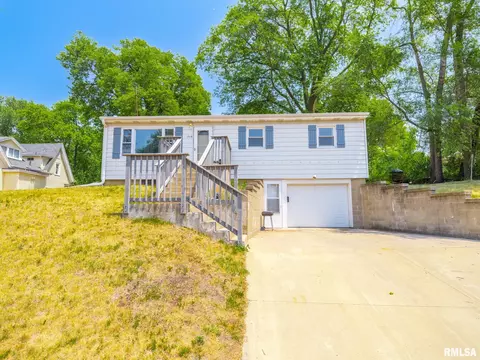 1516 Summer St, Pekin, IL 61554