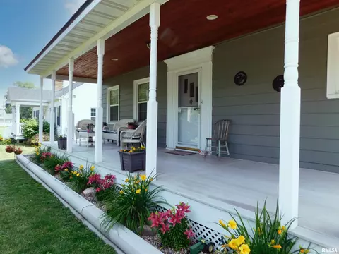 401 S Henry St, Eureka, IL 61530 photo 3