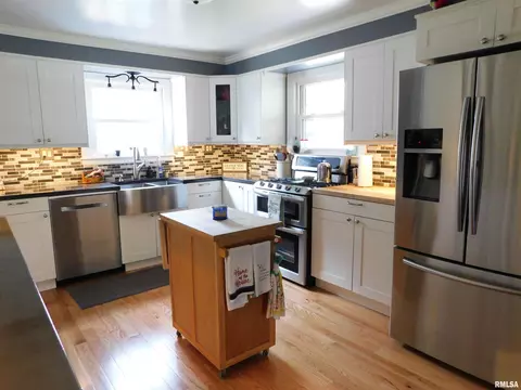 401 S Henry St, Eureka, IL 61530 photo 6