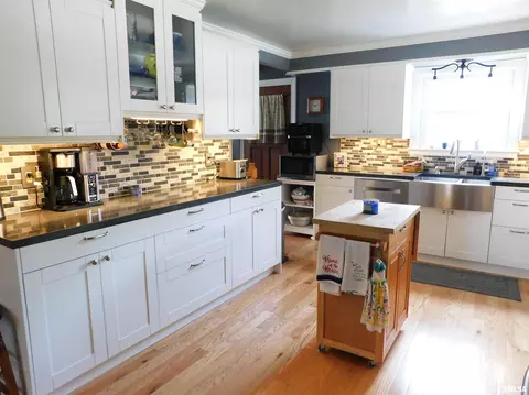 401 S Henry St, Eureka, IL 61530 photo 8