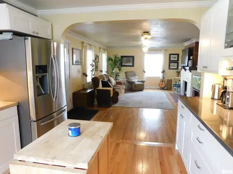 401 S Henry St, Eureka, IL 61530 photo 10