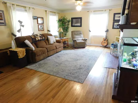 401 S Henry St, Eureka, IL 61530 photo 14