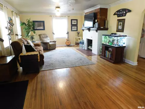 401 S Henry St, Eureka, IL 61530 photo 11