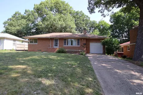 4220 N Timber Cir, Peoria, IL 61614
