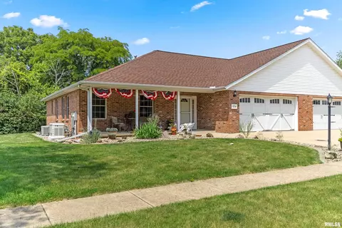 1330 Lori Ln, Washington, IL 61571