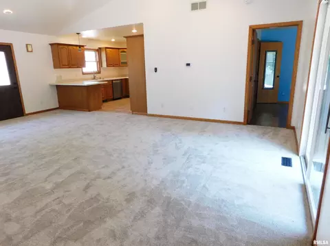 803 E 3rd St, Glasford, IL 61533 photo 8